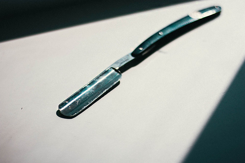 illia-plakhuta- old style razor blade